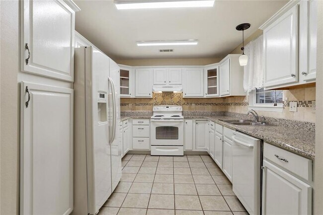 Building Photo - 71130 Sanders St