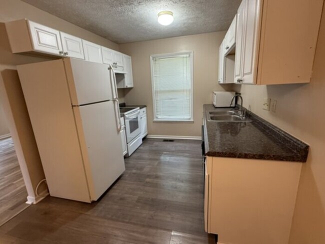 Building Photo - 629 Torhunta Dr