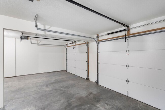 Building Photo - 5001-5003 Betty Jean Way