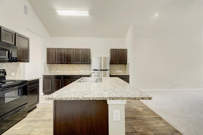 Building Photo - 421 Pentire Way