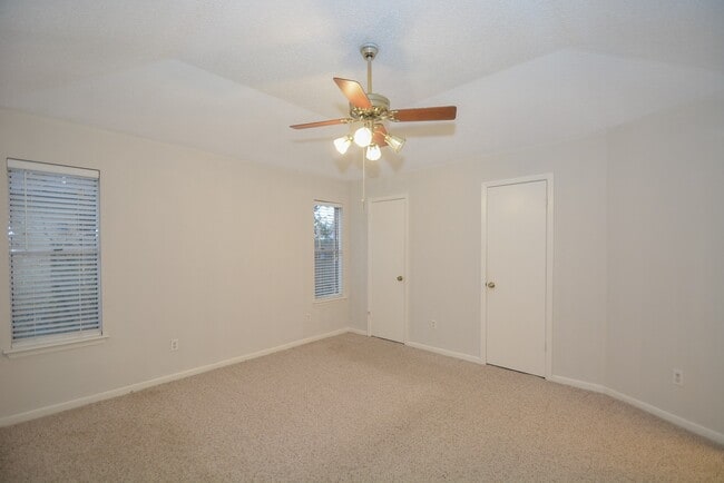 Building Photo - 3015 Sam Houston Dr