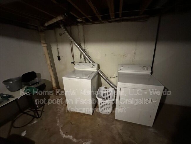 Building Photo - 1708 E 97th St