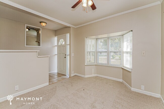 Building Photo - Inviting Living in Daytona Beach