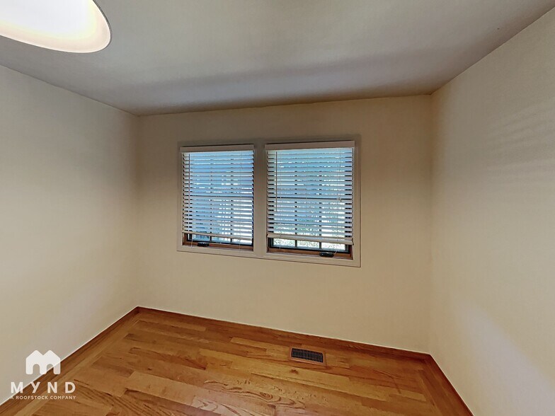 Building Photo - 10924 Barranca Dr