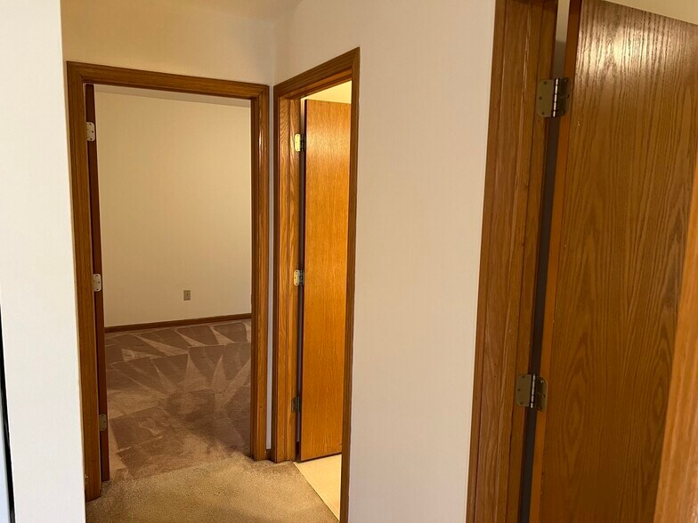 Building Photo - 1095 Heritage Ct