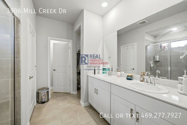 Building Photo - 3906 Ml Crk Dr