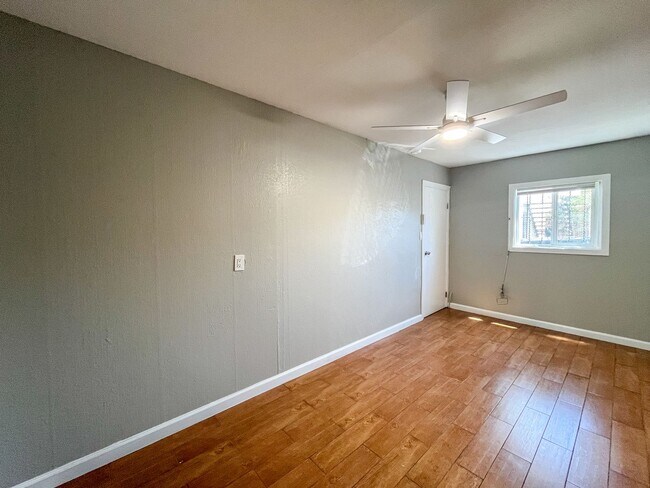 Building Photo - 11303 S Lemoli Ave
