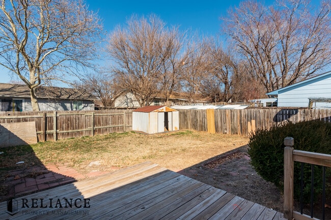 Building Photo - 8712 Lakeland Cir