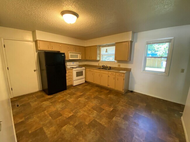 Building Photo - 109 Aspen Cir
