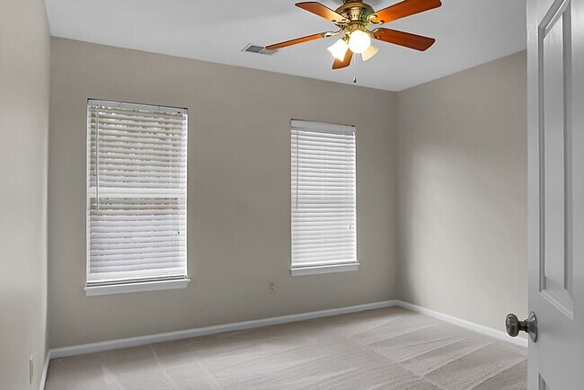 Building Photo - Gorgeous, 2 story, 4 BR, 2.5 BA Home with Fenced Yard near Magnolia Gardens