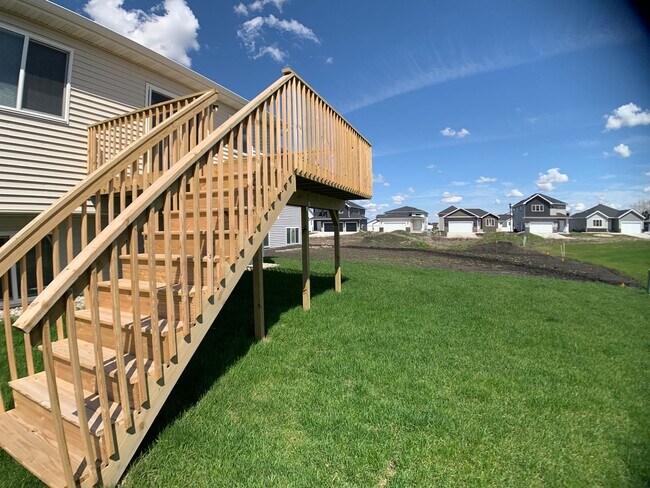 Building Photo - 4 Bed 3 Bath Single Family Home