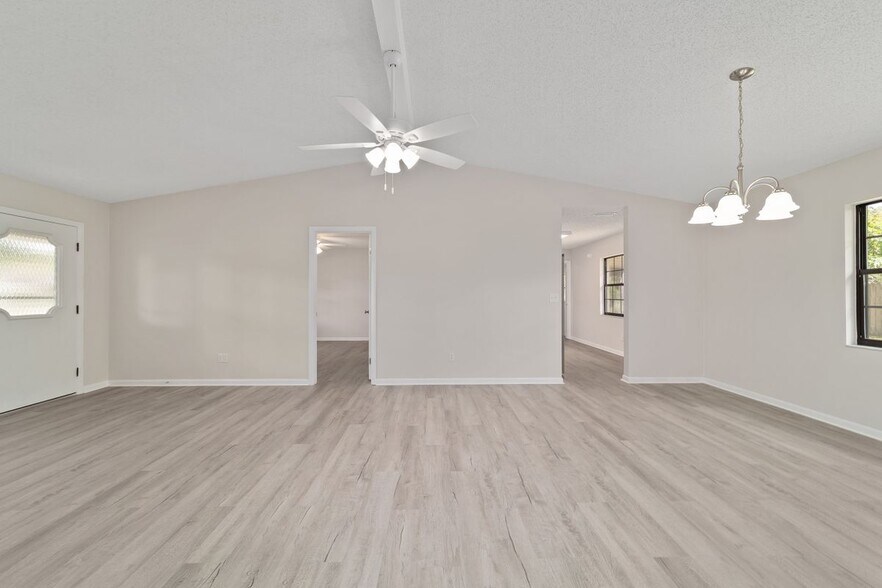 Building Photo - 2220 NE 41st St