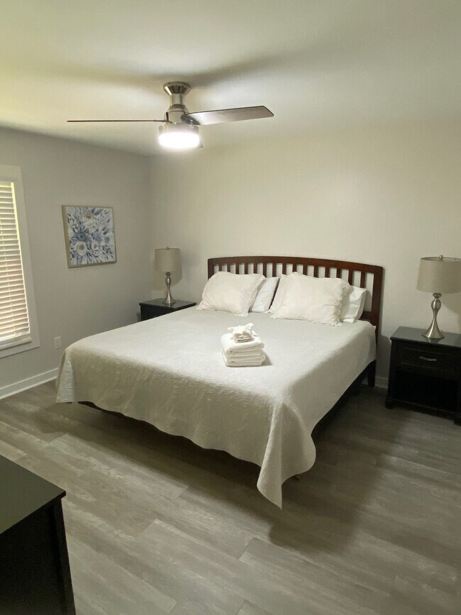 Building Photo - 1565 Pinebreeze Dr