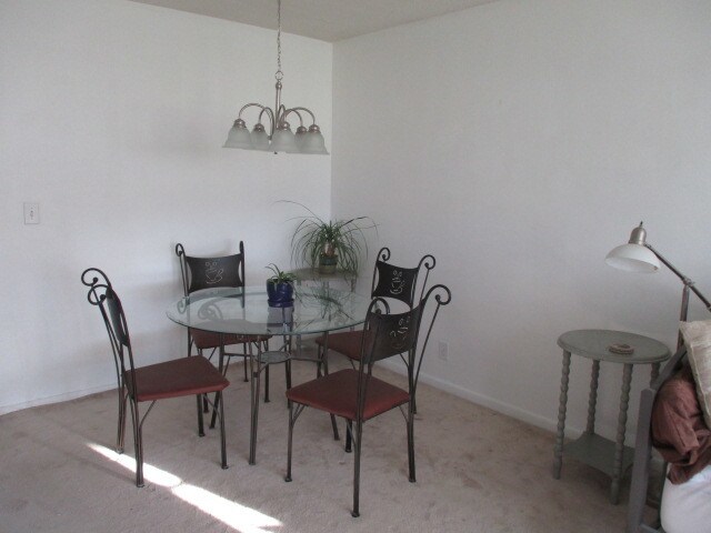 Dining Area - 2851 E Golf Blvd