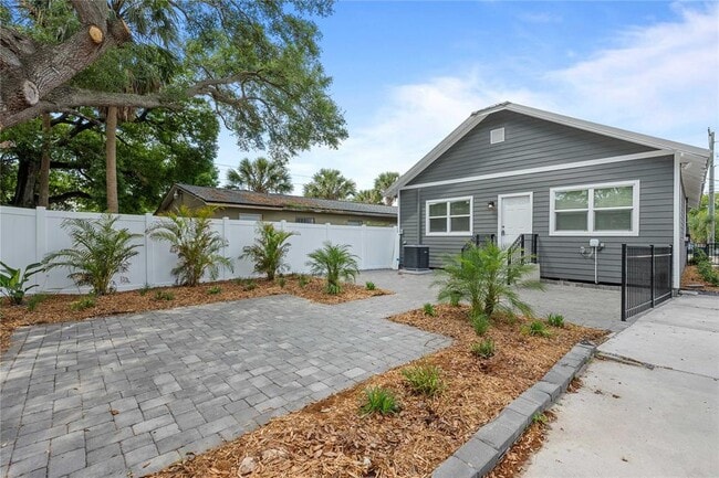 Building Photo - 2203 N Blvd