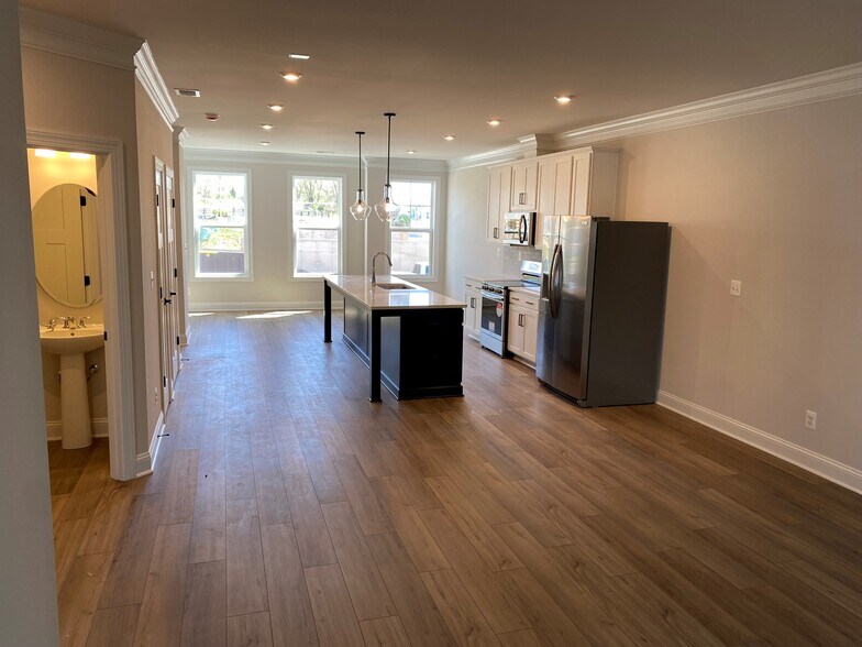 Building Photo - 2423 Anlee Rd