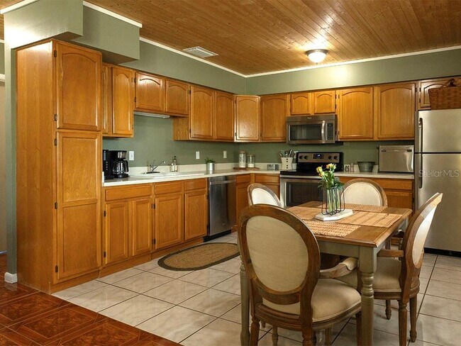 Building Photo - 380 Base Ave E