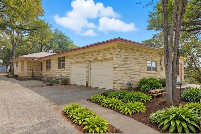 Building Photo - 508 Morris Dr