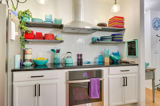 Building Photo - 1208 E 3rd St