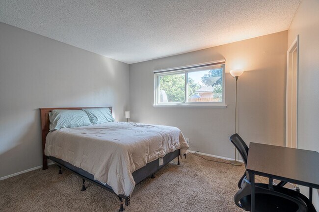 Building Photo - Furnished 4BR Oceanside Retreat w/ Pool Table, Home Gym & Utilities Included