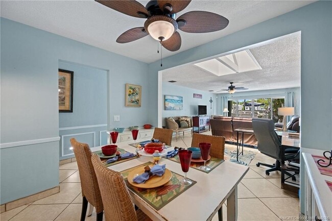 Building Photo - 96 Aqua Ra Dr