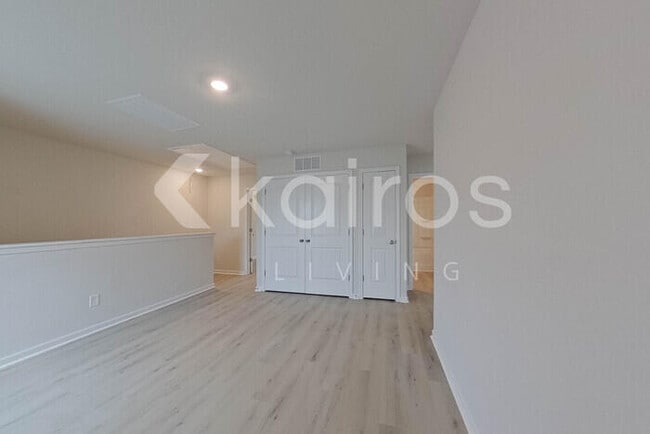 Building Photo - 304 Common Reed Dr