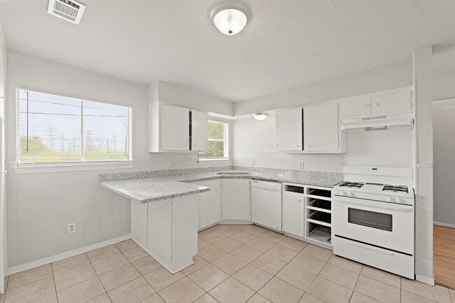 Building Photo - 326 Brookview St