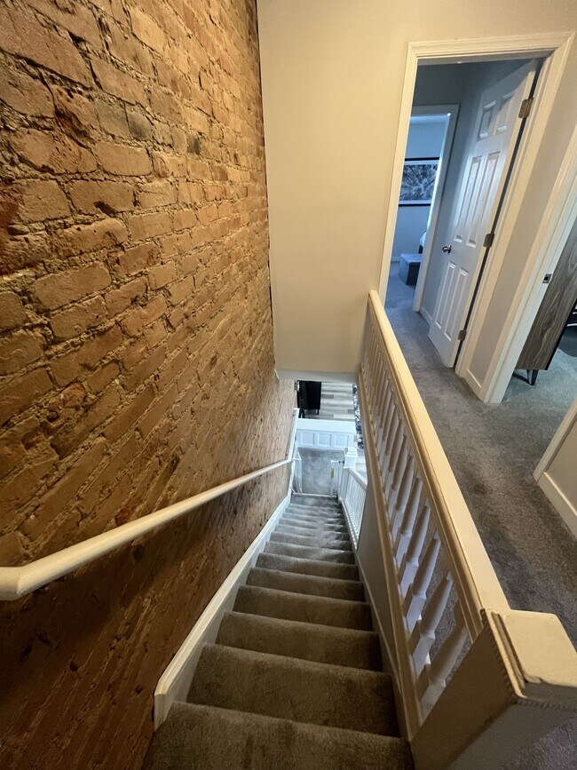 Building Photo - 220 E Liberty St