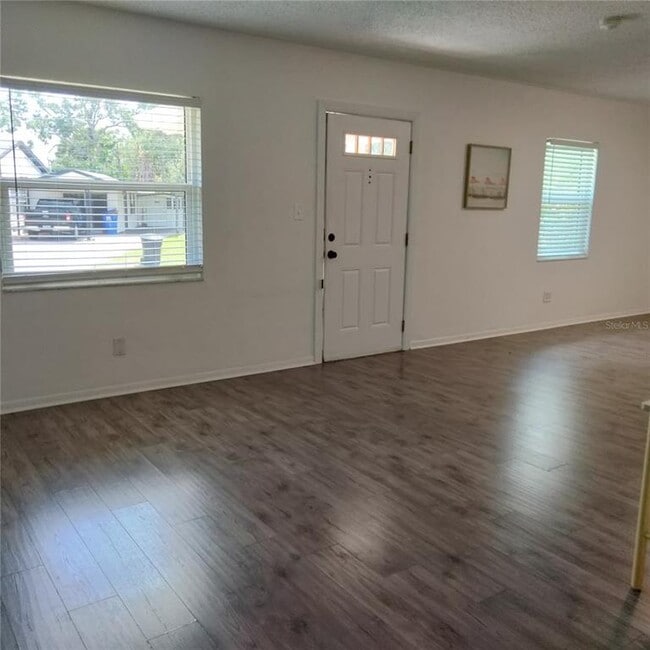 Building Photo - 351 Davenport Ave NE