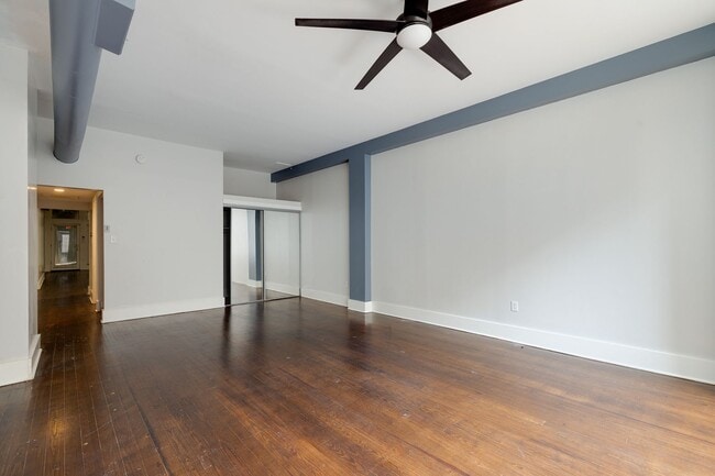 Building Photo - 1 bedroom, 1 bath updated condo in downtow...