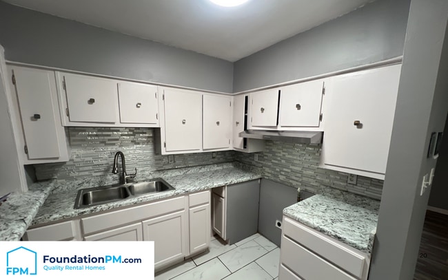 Building Photo - 2412 Gentry Ave