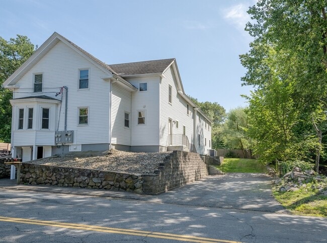 Building Photo - 56 Pine St