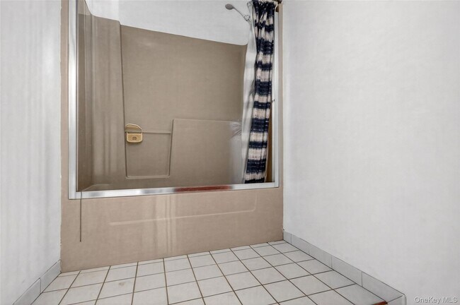 Building Photo - 79 Quaker Hill Rd