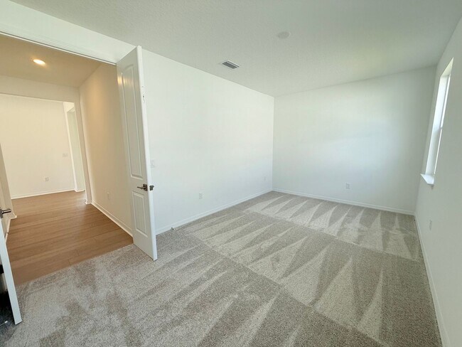 Building Photo - Sprawling 5BR/4.5BA Dream Home with 3-Car ...