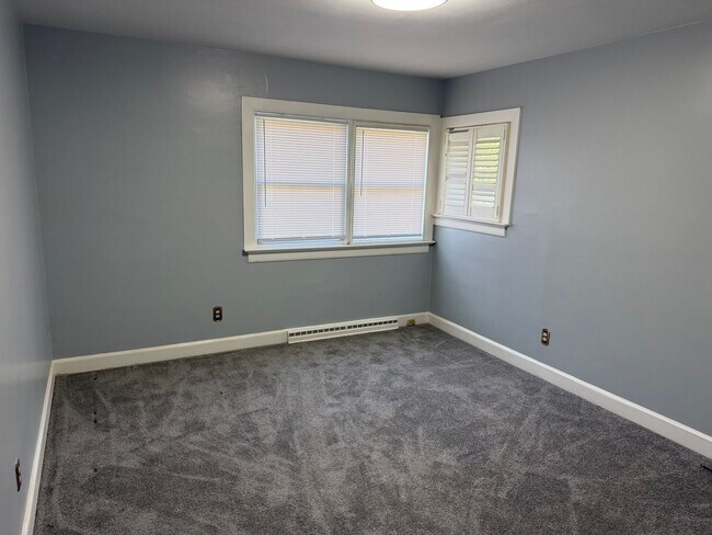 Building Photo - 1311 Clover Ln
