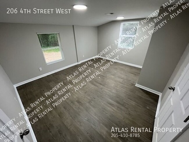 Building Photo - 206 4th St W