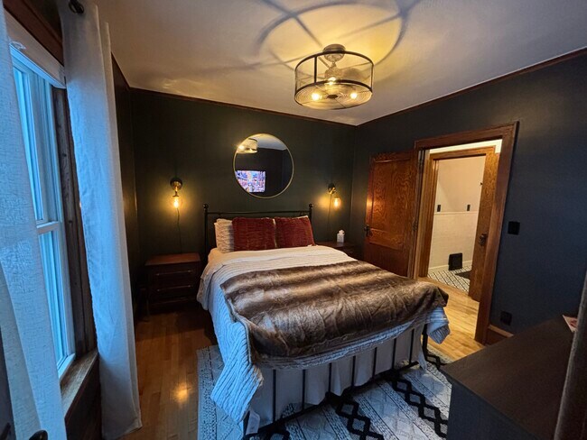 Building Photo - 717 S Fairview St