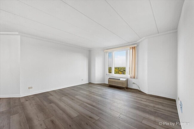 Building Photo - 1 Renaissance Pl