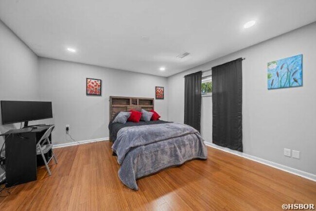 Building Photo - 100 Bayou Point