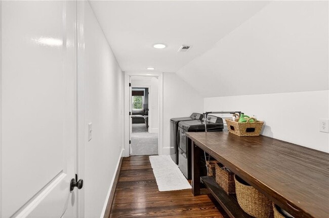 Building Photo - 3669 Cochise Dr SE