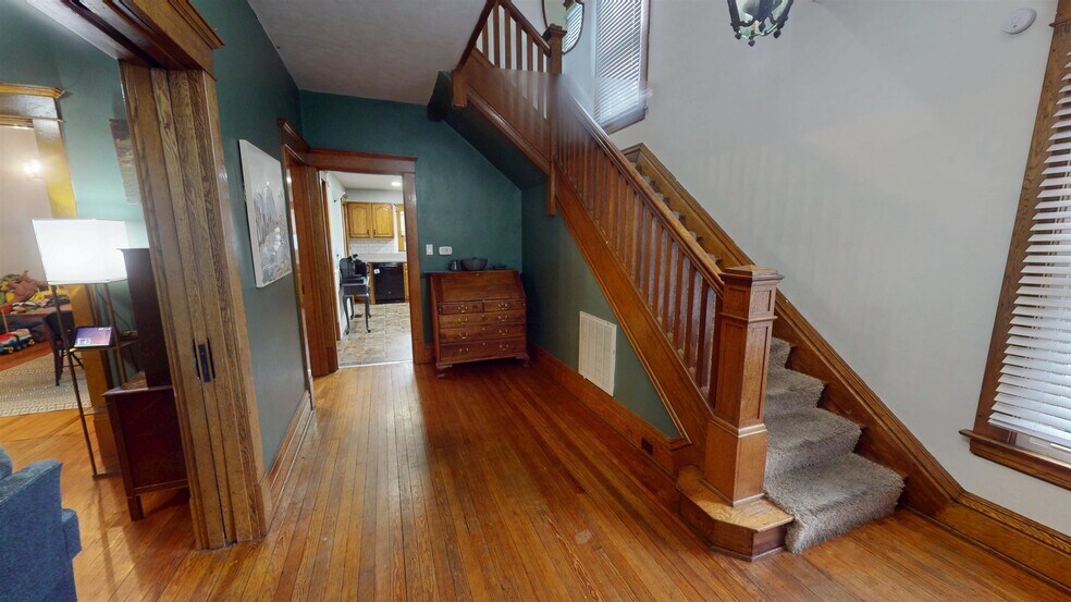 Building Photo - 2554 1st Ave