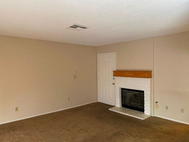Building Photo - 101 Luna Way