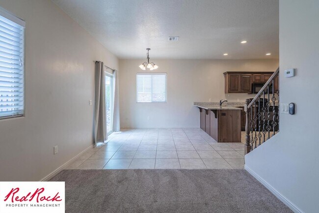 Building Photo - Cozy Townhome with Community Pool