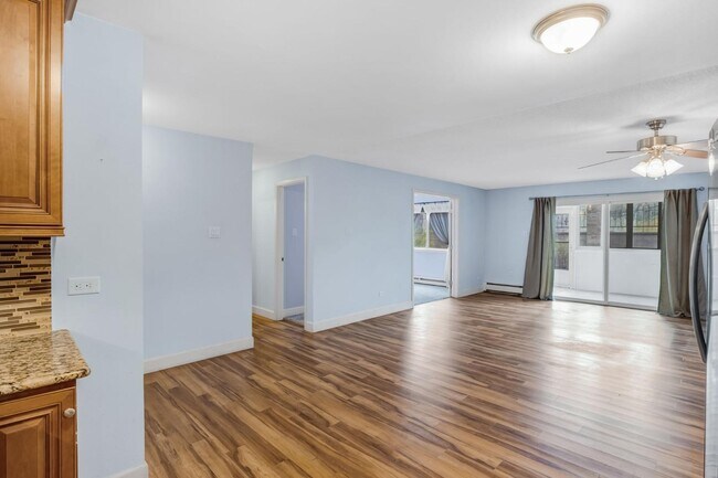 Building Photo - 650 S Clinton St