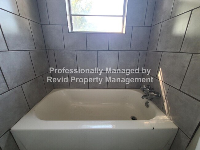 Building Photo - 4989 Wilburn Ave