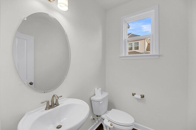 Building Photo - 544 McLernon Trce