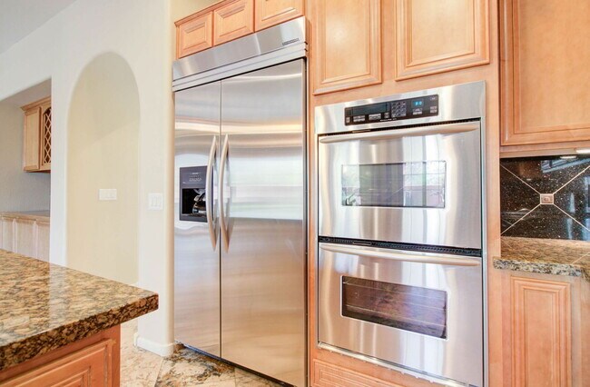 Building Photo - 9427 E Trailside View