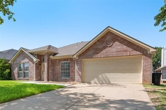 Building Photo - 1703 Nightingale Ln
