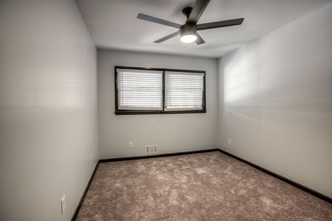 Building Photo - 1194 Weston Dr
