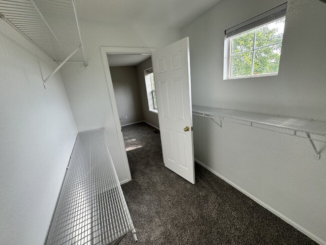 Building Photo - Beautiful End Unit Townhouse In Thornton!